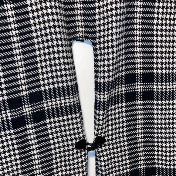 SHAWLY WRAP PONCHO Houndstooth Black White Toggle Front Closure 53 x 44 inch - Picture 9 of 13